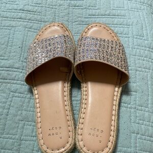 A new day slide sandals in great condition size 7.